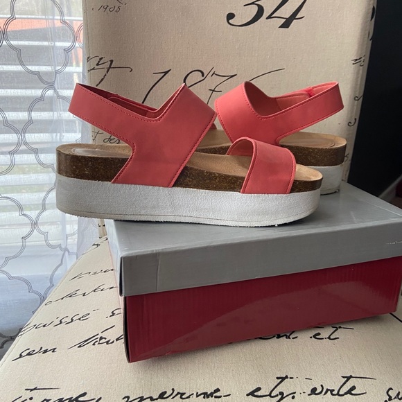 Sandal - Picture 5 of 5